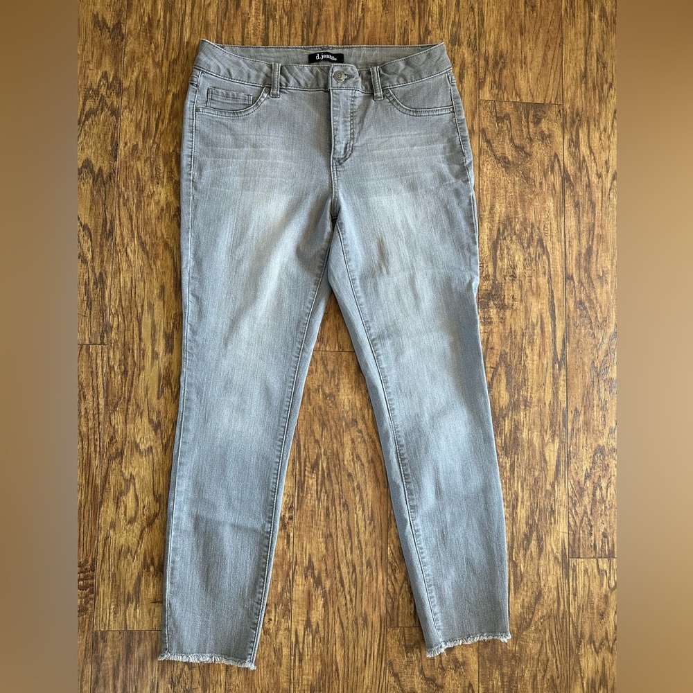 d. jeans. Size 8, gray wash.
